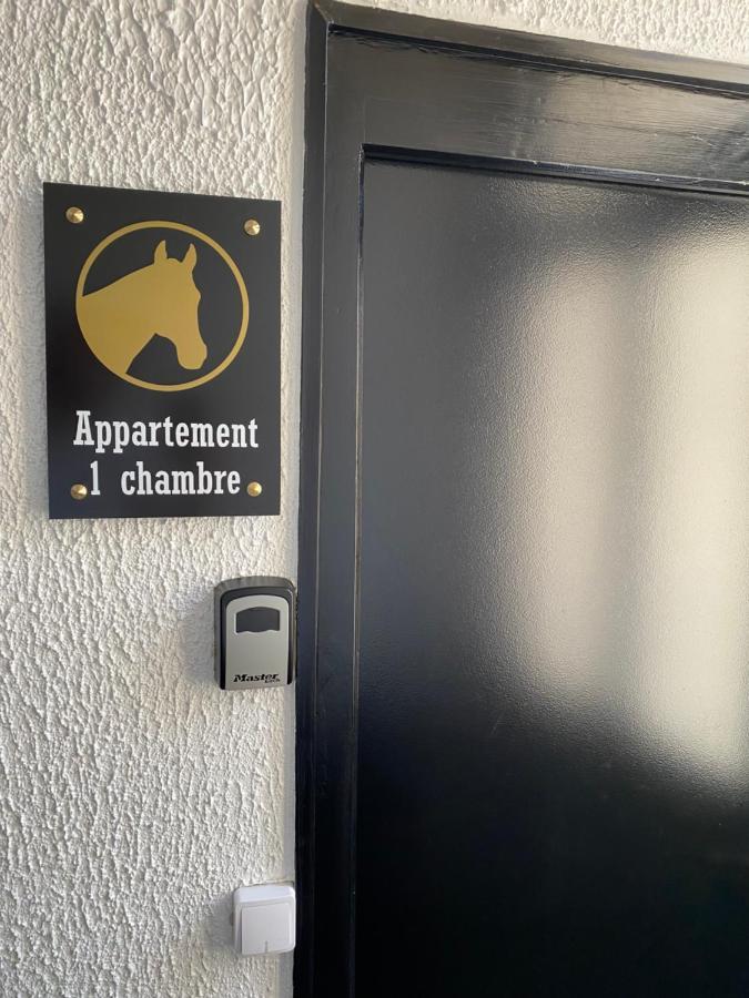 A La Tete De Cheval Appartement Épernay Buitenkant foto